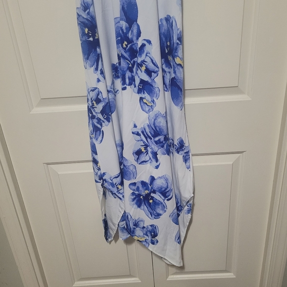 - Asymmetric Hem Floral Print Flowy Dress - Picture 4 of 6